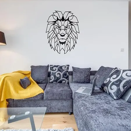 Montreal Luxury 5 Star By Your Perfect Short Lets With Netflix & Fast Wifi Birmingham