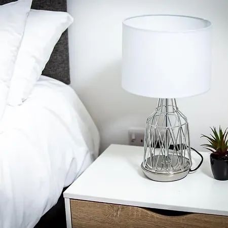 Montreal Luxury 5 Star By Your Perfect Short Lets With Netflix & Fast Wifi * Birmingham