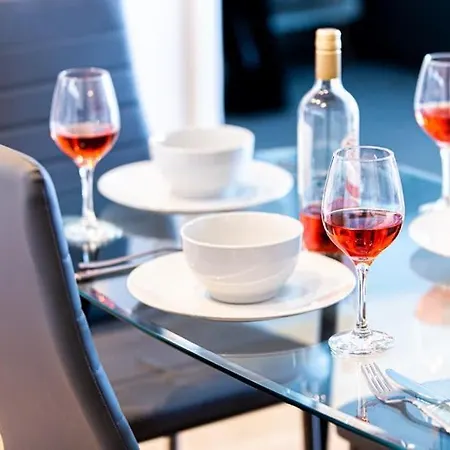Montreal Luxury 5 Star By Your Perfect Short Lets With Netflix & Fast Wifi