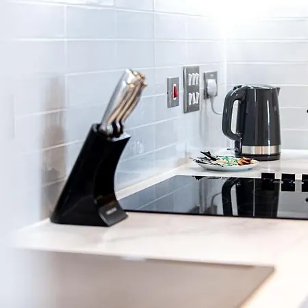 Montreal Luxury 5 Star By Your Perfect Short Lets With Netflix & Fast Wifi Birmingham