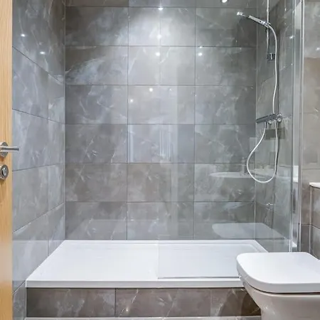 Montreal Luxury 5 Star By Your Perfect Short Lets With Netflix & Fast Wifi * Birmingham