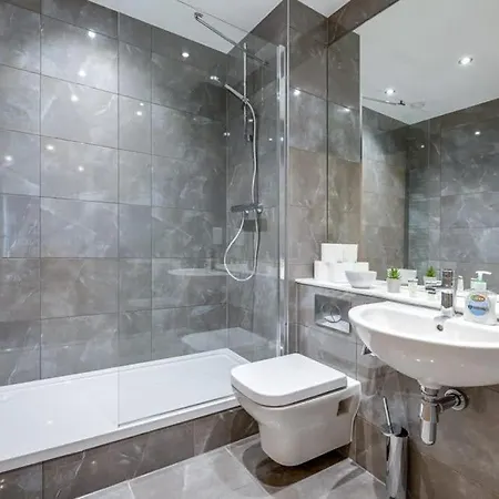 Montreal Luxury 5 Star By Your Perfect Short Lets With Netflix & Fast Wifi Apartamento